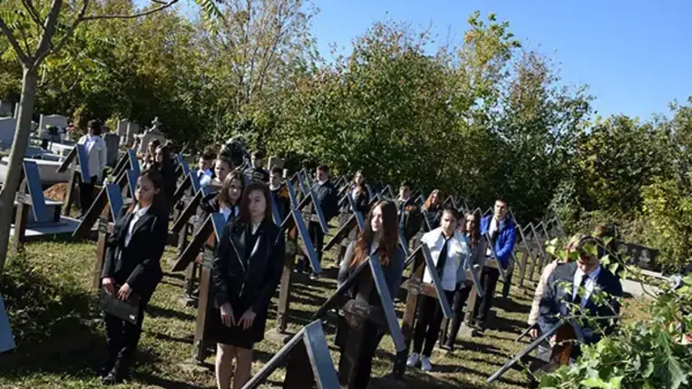 1944. október 9-e Beregszász gyásznapjaként vonult be a történelembe: a terrortámadásban 250 katona és civil veszítette életét, illetve sebesült meg. Fotó: Kovács Elemér