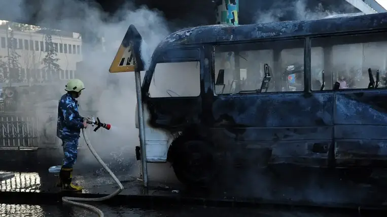 19 halottja van a kairói teherautó és a busz ütközésének