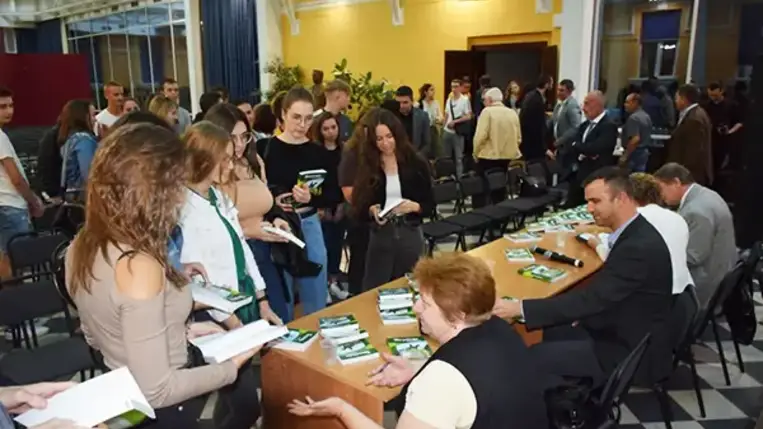 Munkács, Nagyszőlős, Visk után végre a beregszászi közönség is közelebbről ismerhette meg a kiadványt és annak szerzőit. Fotó: Kovács Elemér