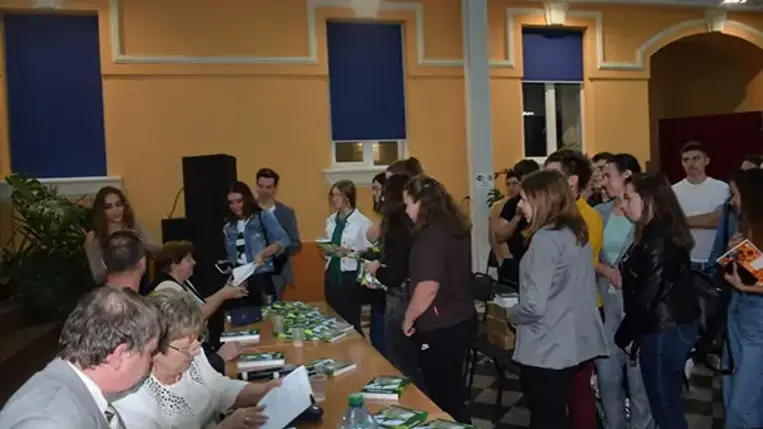 Munkács, Nagyszőlős, Visk után végre a beregszászi közönség is közelebbről ismerhette meg a kiadványt és annak szerzőit. Fotó: Kovács Elemér