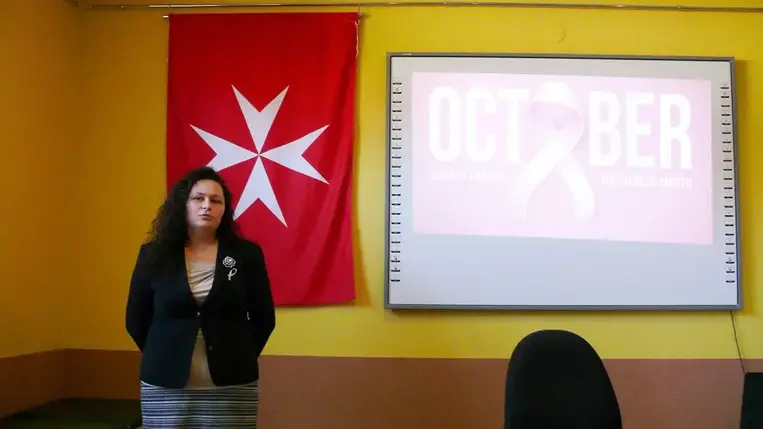 Mellrák elleni szakmai teadélután a rózsahölgyek szervezésében