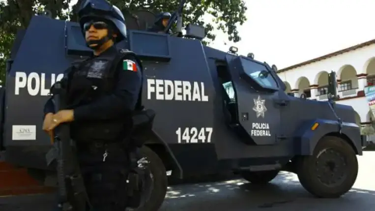 Minden rendőrt ki kellett rúgni egy mexikói kisvárosban, mert a bűnözőknek dolgoztak