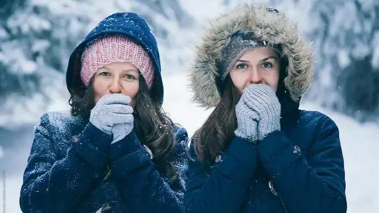 Ezért fázósabbak a nők, mint a férfiak