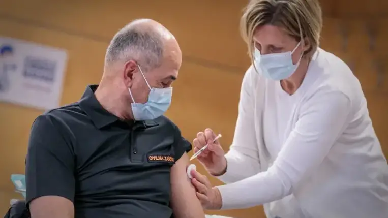 Szlovéniában megjutalmazzák az oltást népszerűsítő háziorvosokat