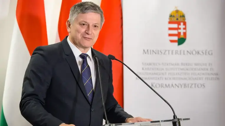 "Egy gyarapodó és egy emelkedő nemzet tagjai vagyunk, s ebből ugyanúgy részesülnie kell a zsigárdiaknak, mint a budapestieknek vagy éppen a brassóiaknak" - hangsúlyozta Grezsa István.