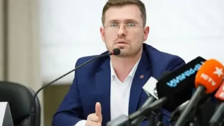 Kuzin: Ukrajna bevezeti a zöld és sárga oltási igazolásokat
