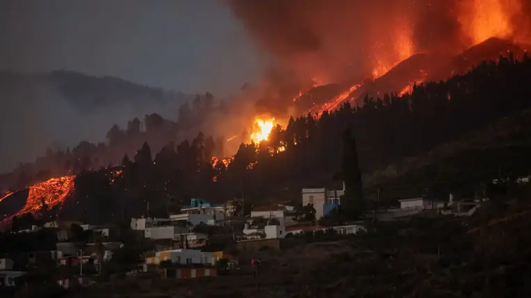 Már több mint 100 otthont pusztított el az izzó láva La Palma szigetén