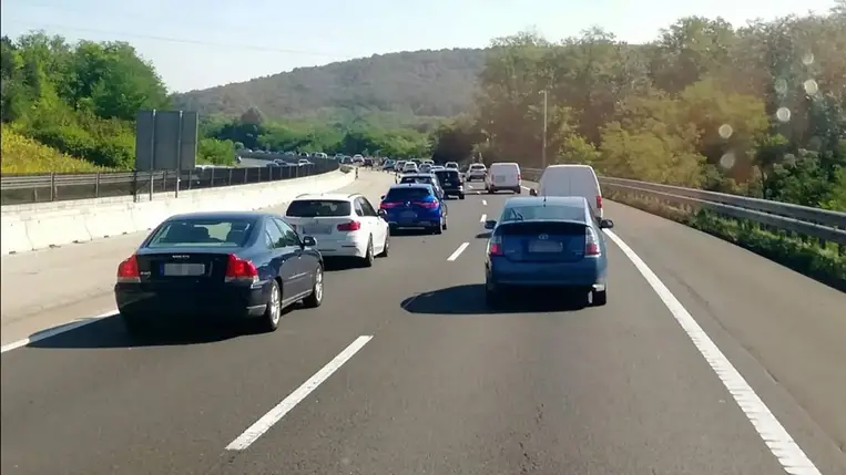 Több autó karambolozott az M3-ason