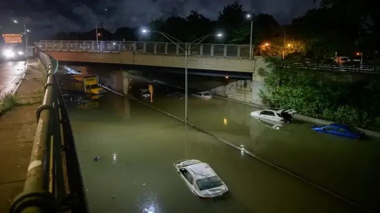 Többen életüket vesztették a New York-i ítéletidőben