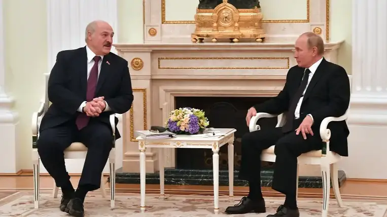 Minszk egymilliárd dollárért készül fegyvert vásárolni Moszkvától