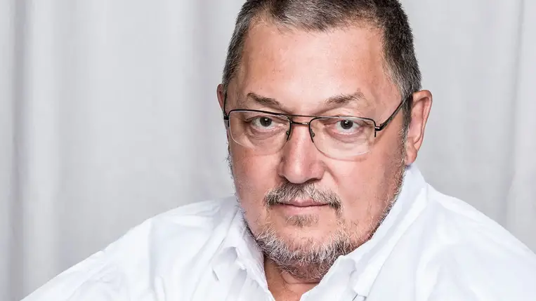 Vidnyánszky Attila kész a párbeszédre Robert Wilson sztárrendezővel, aki művészi díja felét a  FreeSZFE Egyesületnek ajánlja fel. 
