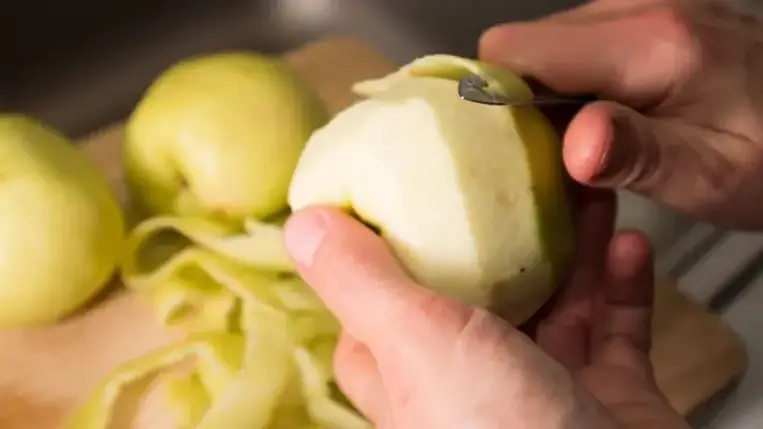 Az almát ezért tilos meghámozni