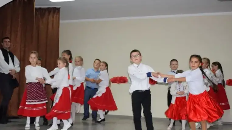 Igaz, hogy amikor Széchenyi a folyami közlekedés megteremtésén fáradozott, 1847 szeptemberében itt, Csetfalván megfeneklett a hajója, ám eszméi és tervei fokozatosan megvalósultak.