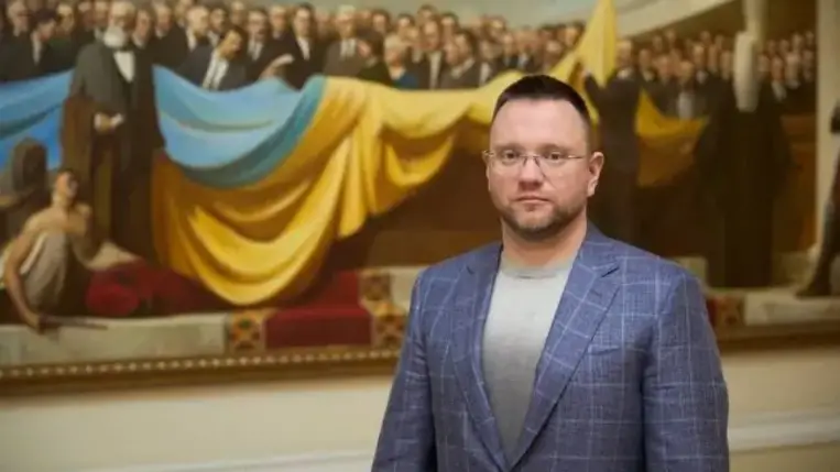 A kettős állampolgárság parlamenti vizsgálatát az orosz állampolgárságukat eltitkolni igyekvő állami tisztségviselők akadályozzák. 