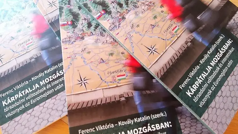 Bemutatták a Kárpátalja mozgásban című társadalompolitikai kötetet Ungváron