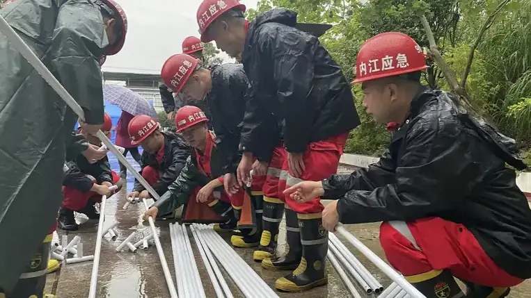 Földrengés pusztított a délnyugat-kínai Szecsuanban, áldozatok is vannak