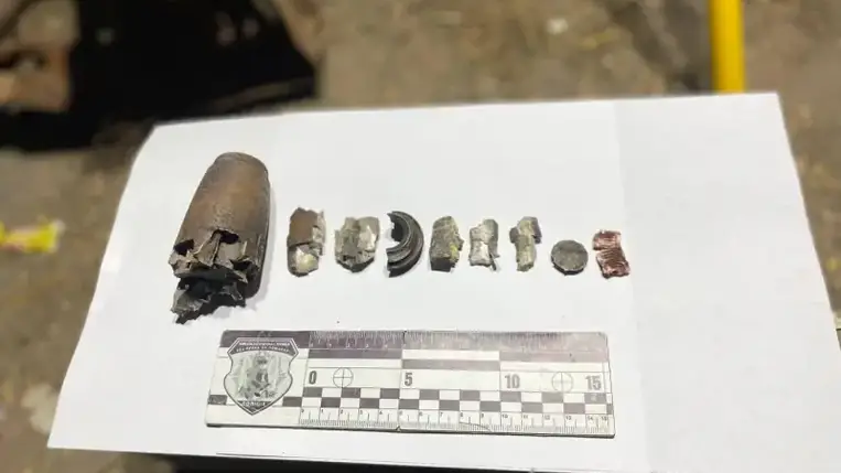 Kalapáccsal ütött a tüzérségi lövedékre egy 14 éves fiú Cserkaszi megyében, azonnal belehalt a robbanásba