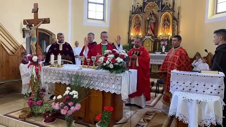 Nevetlenfalu templomában búcsút tartottak a Szent Kereszt tiszteletére