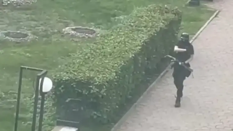 Fekete álarcos férfi lövöldözött egy orosz egyetemen, többen meghaltak