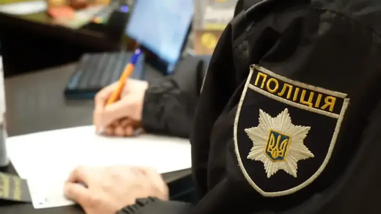 A gyanú szerint az egyik falu volt vezetője több mint 7,2 millió hrivnyás kárt okozott az államnak.