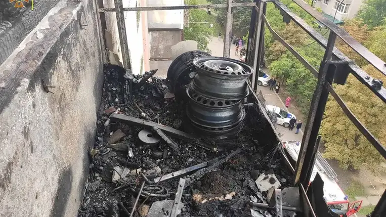 Az éber szomszédoknak köszönhetően nem égett ki teljesen egy hetedik emeleti lakás Ungváron.