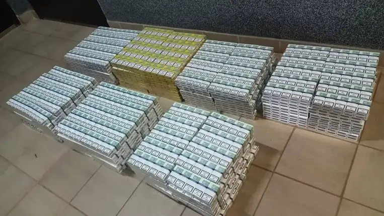 Kárpátalján az ukrán-román határtól 400 méterre futamították meg az ukrán határőrök a cigarettacsempészeket, akik 3500 doboz cigarettát hagytak hátra.