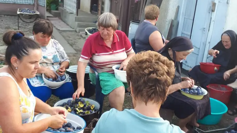 Rotyog az üstben a szilva - Lekvárfőzés előrehozva