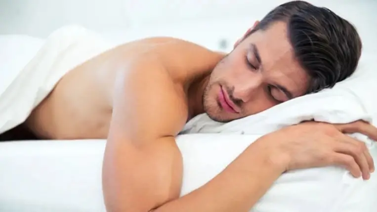 A meztelenül alvás hatásai