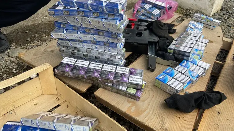 A kárpátaljai vámosok még a gyerekülésben is cigarettát találtak