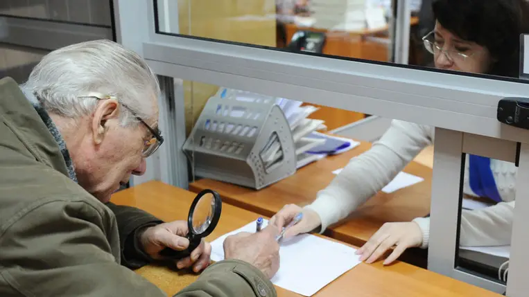 Hány év munkaviszonnyal lehet 60 évesen nyugdíjba menni Ukrajnában?