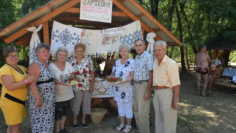 Nemzedékek találkozója a Dédai-tónál