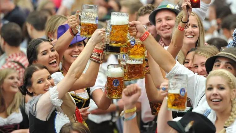 Folyékony kenyér a világ körül – ma ünnepeljük a sör világnapját