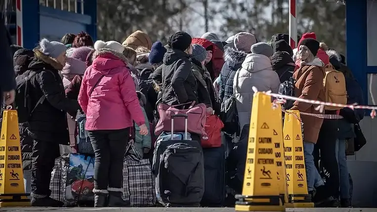 Spanyolország 400 eurós havi támogatást biztosít a rászoruló ukrán menekülteknek