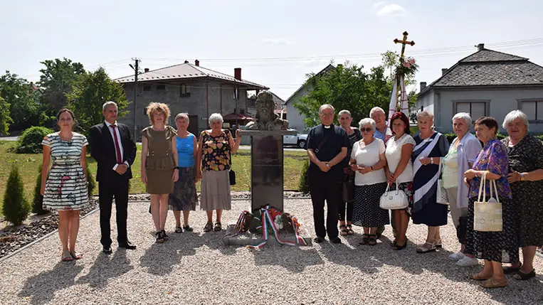 Csendes koszorúzás Mezőkaszonyban. Fotó: Kovács Erzsébet