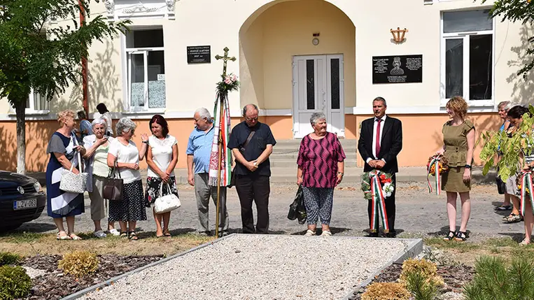 Csendes koszorúzás Mezőkaszonyban. Fotó: Kovács Erzsébet