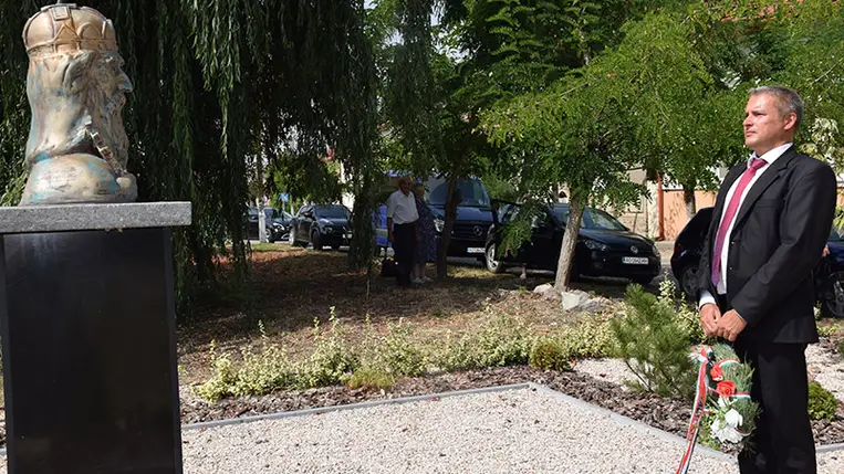 Csendes koszorúzás Mezőkaszonyban. Fotó: Kovács Erzsébet