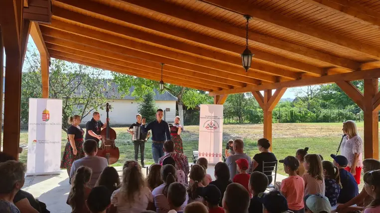 Kezdetét vette a Nagyberegi Tulipán Népművészeti Tábor