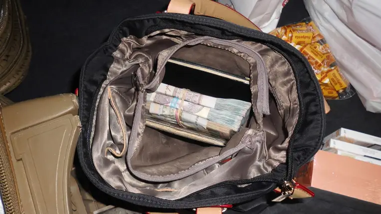 A csomagröntgen mindent lát - Csempészcigaretta Záhonynál