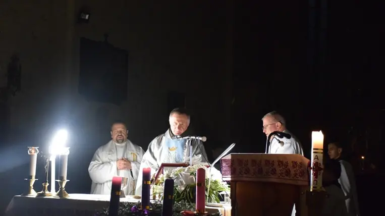 A Szeplőtelen Szűzanya fogantatása ünnepének előestéjén Böjte Csaba ferences rendi szerzetes mutatott be szentmisét a beregszászi  római katolikus templomban. (Fotó: Kovács Elemér)