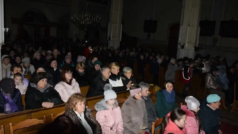 A Szeplőtelen Szűzanya fogantatása ünnepének előestéjén Böjte Csaba ferences rendi szerzetes mutatott be szentmisét a beregszászi  római katolikus templomban. (Fotó: Kovács Elemér)