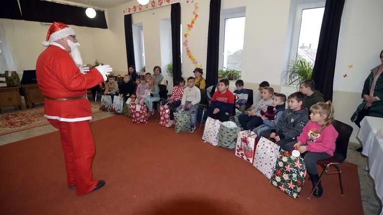 A Nemzetstratégiai Kutatóintézet Mikulása Váriban járt. Fotó: Fábián Katalin
