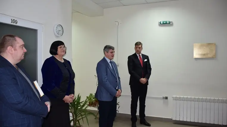 Tamási Áron-emléktáblát avattak a Rákóczi Főiskolán. (Fotó: Kovács Elemér)