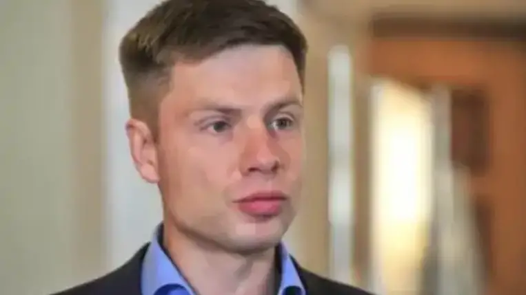 Honcsarenko: Fegyvert kapnak a parlamenti képviselők