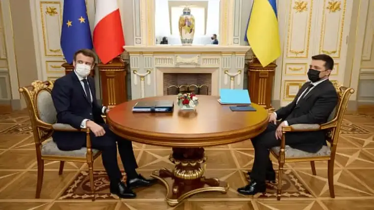 Macron a minszki megállapodások mellett szállt síkra Kijevben