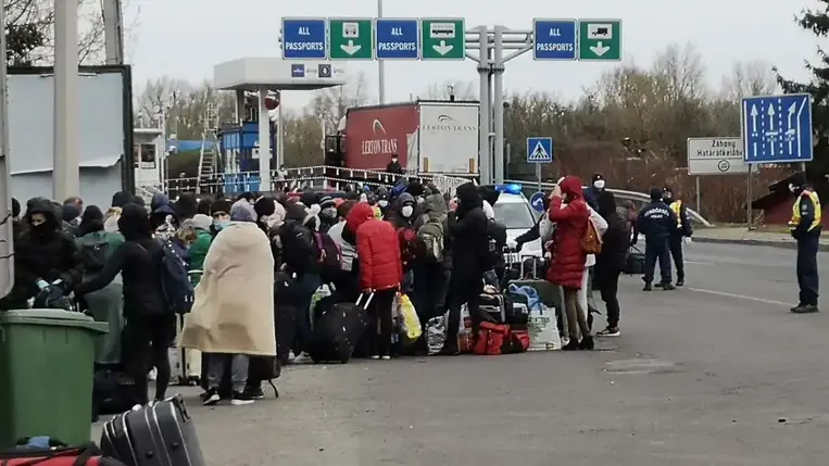 Folyamatosan érkeznek Ukrajnából, a háború elől menekülők Záhonyba, a település vasútállomására.