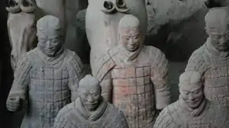 Több mint húsz agyagkatonát találtak a régészek