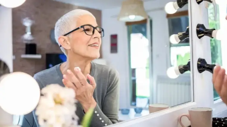 Mire van szüksége a bőrnek 50 év felett?