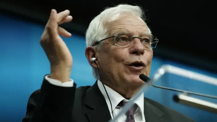 Josep Borrell, az Európai Unió kül-és biztonságpolitikáért felelős főképviselője, az EU-tagországok külügyminisztereinek rendkívüli pénteki tanácskozását követő sajtótájékoztatóján, nem zárta ki a lehetőségét annak, hogy szükség esetén harmadik, Oroszország elleni szankciócsomagra is tesznek javaslatot.