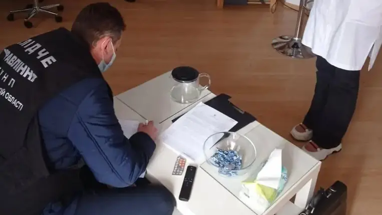 Újabb covid-igazolványokat hamisító bűnözői csoport bukott le Kárpátalján