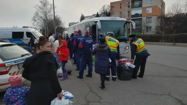 Több mint 62 ezren léptek be csütörtöktől szombat éjfélig a magyar-ukrán határon Magyarországra - közölte a Szabolcs-Szatmár-Bereg Megyei Rendőr-főkapitányság vasárnap a rendőrségi honlapon.